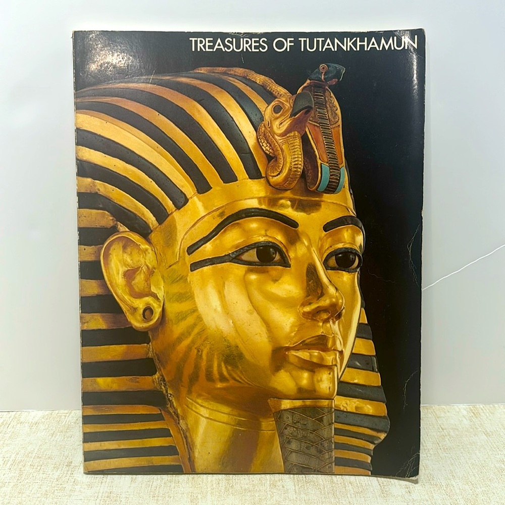 Treasures of Tutankhamen Book  1976 paperback - Metropolitan Museum